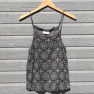 UNIVERSAL THREAD Beautiful BOHO tank, size Medium
